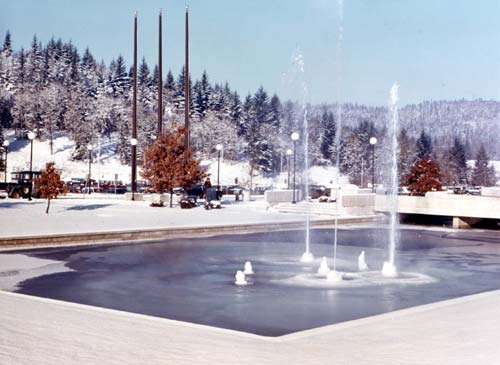 Snow and fountain at Lane